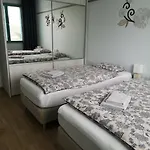 Marivas, 2 Bedroom Apt, Free Parking & Wifi Lejlighed