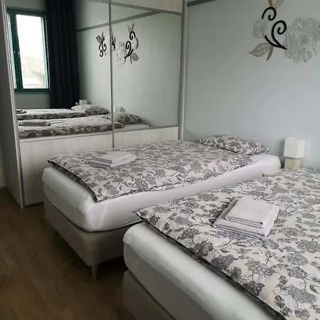 Marivas, 2 Bedroom Apt, Free Parking & Wifi Apartment