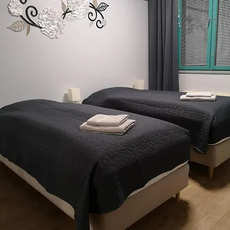 Marivas, 2 Bedroom Apt, Free Parking & Wifi 아파트 *