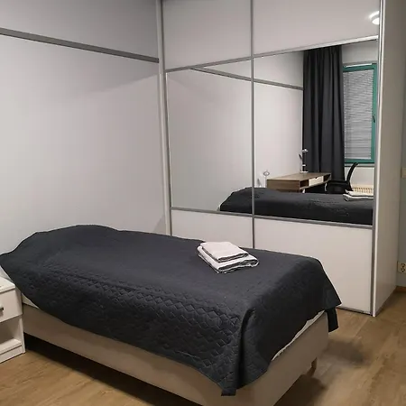 Marivas, 2 Bedroom Apt, Free Parking & Wifi *