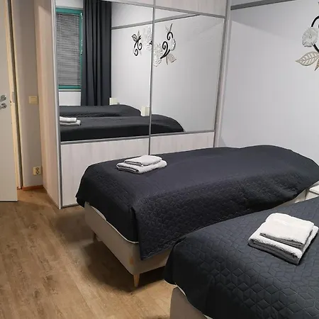 Marivas, 2 Bedroom Apt, Free Parking & Wifi Apartment *