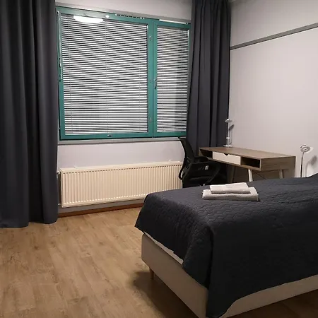 Marivas, 2 Bedroom Apt, Free Parking & Wifi *